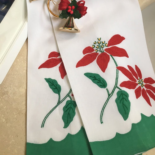 Pointsettia Guest Towels