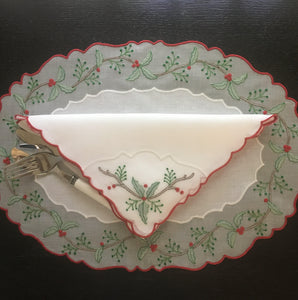 Holly & Berry Placemats & Napkins